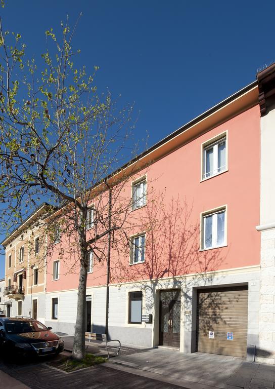 نيغرار Le Suites - Di Fronte Ospedale Sacro Cuore المظهر الخارجي الصورة